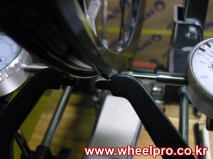 wheeltruing300.jpg